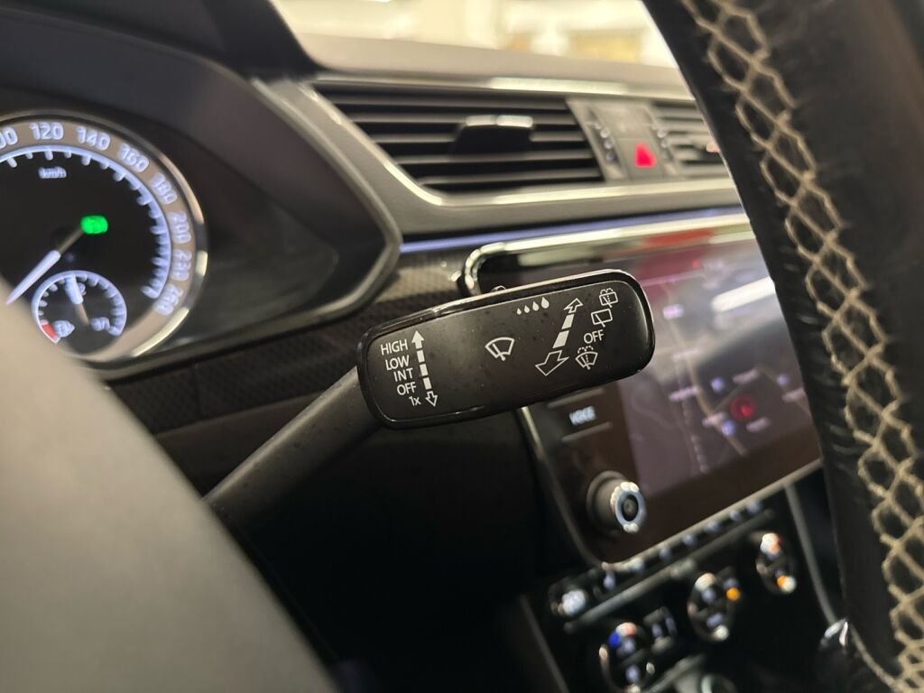 Skoda Superb 2018 Valkoinen