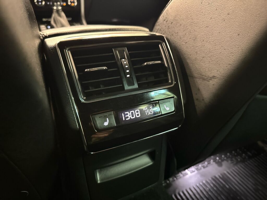 Skoda Superb 2018 Valkoinen