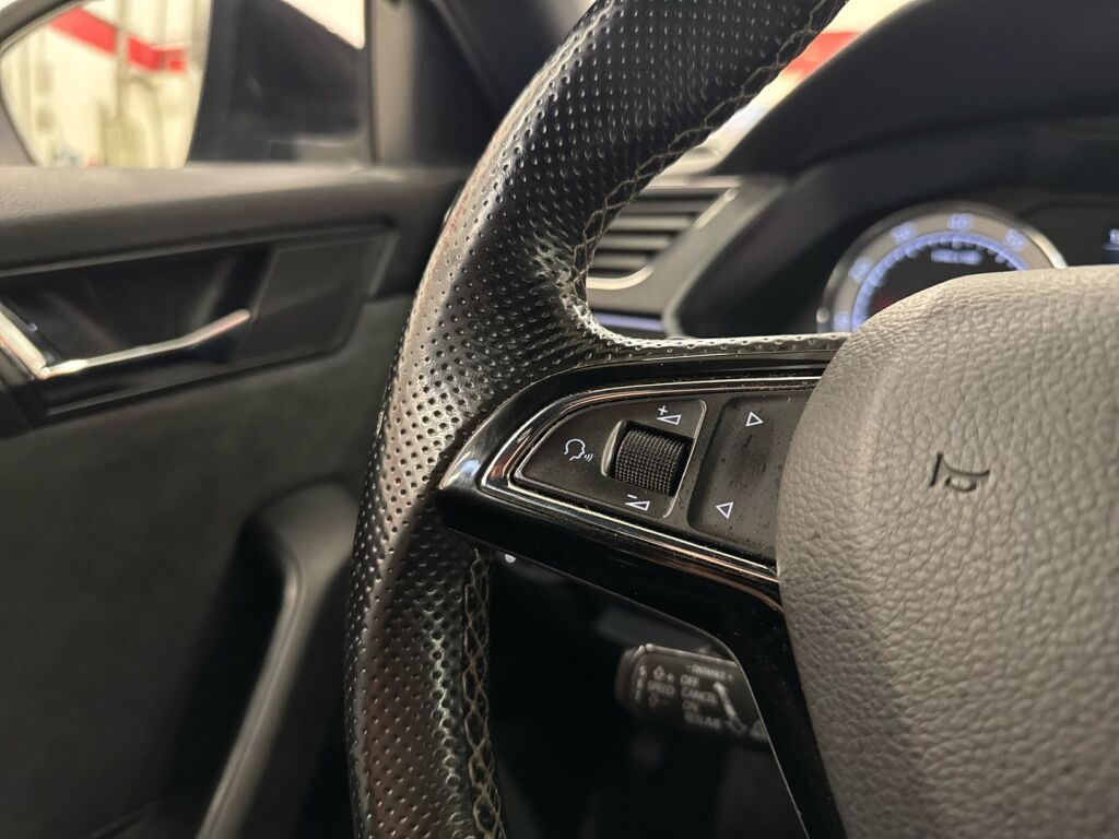 Skoda Superb 2018 Valkoinen