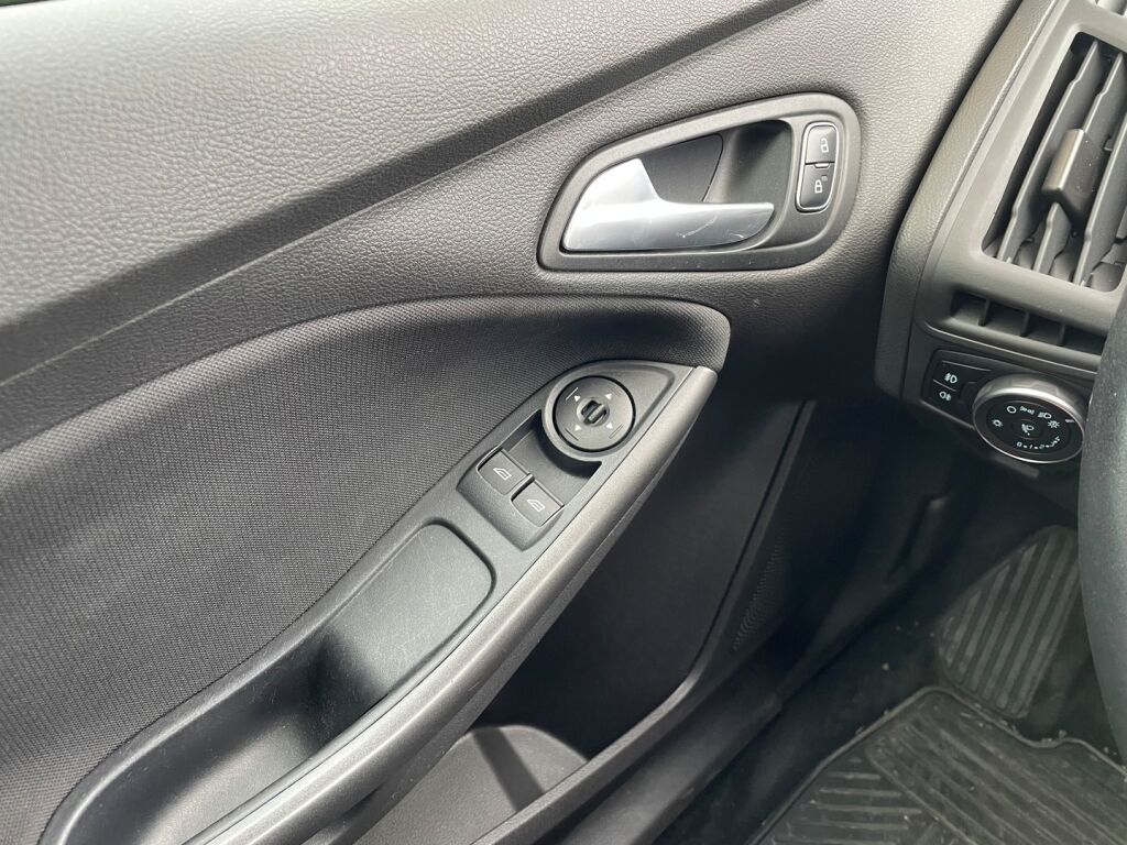 Ford Focus 2018 Harmaa