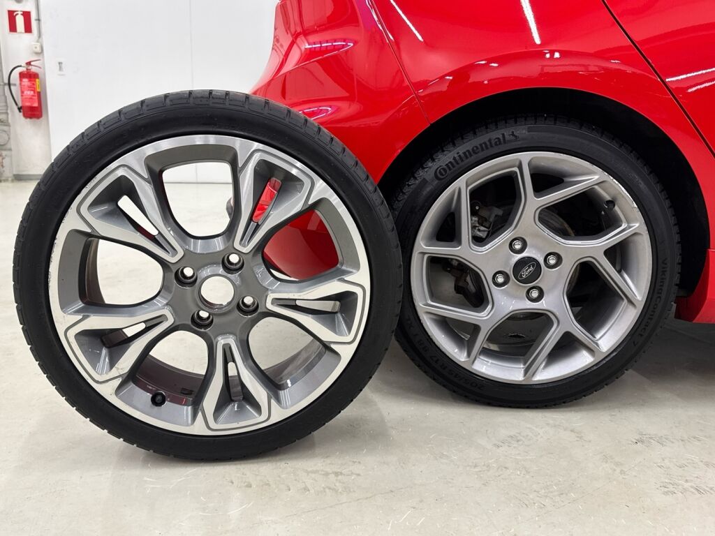 Ford Fiesta 2018 Punainen