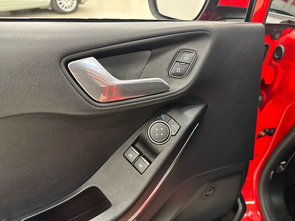 Ford Fiesta 2018 Punainen