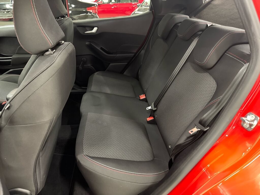 Ford Fiesta 2018 Punainen