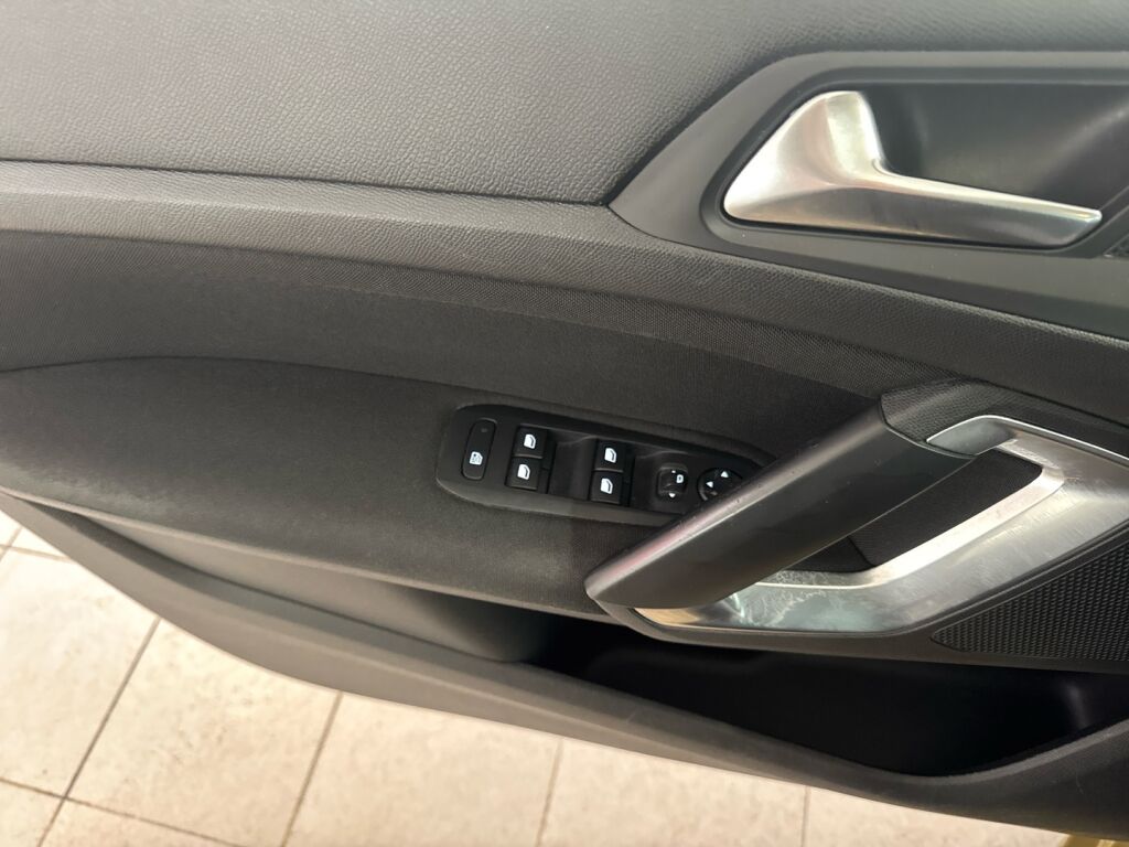 Peugeot 308 2018 Ruskea (beige)