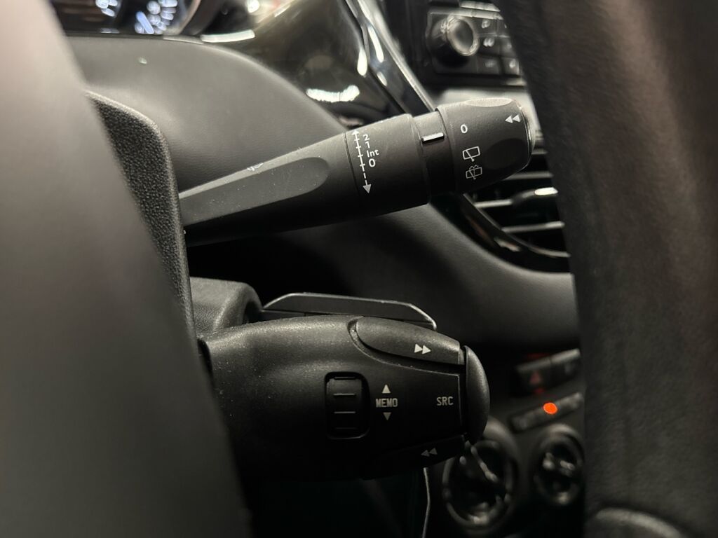 Peugeot 208 2018 Valkoinen