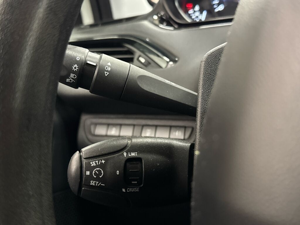 Peugeot 208 2018 Valkoinen