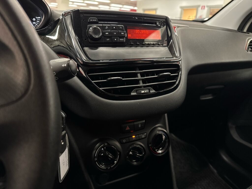 Peugeot 208 2018 Valkoinen