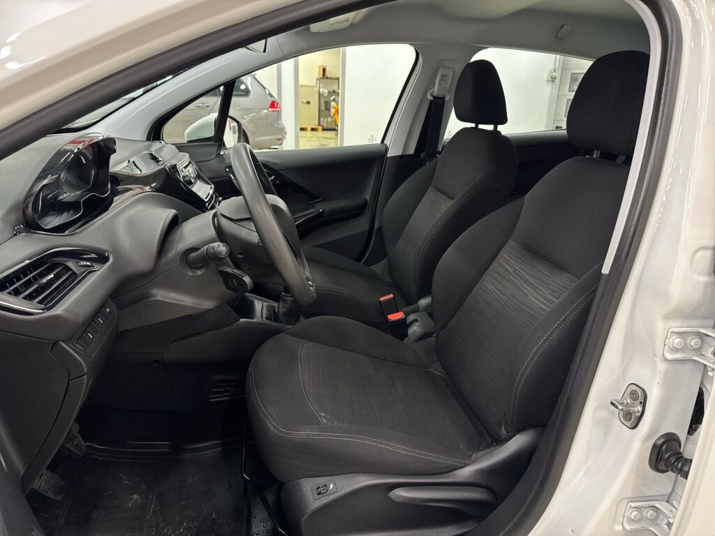 Peugeot 208 2018 Valkoinen