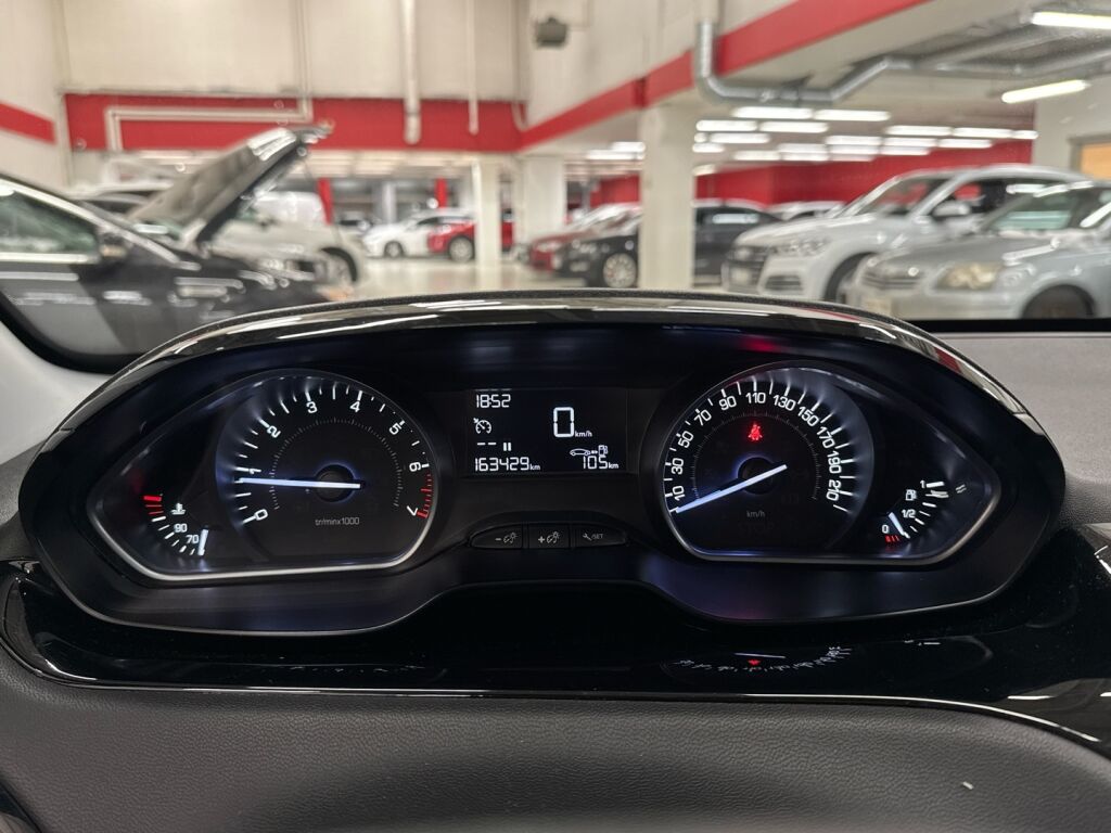 Peugeot 208 2018 Valkoinen