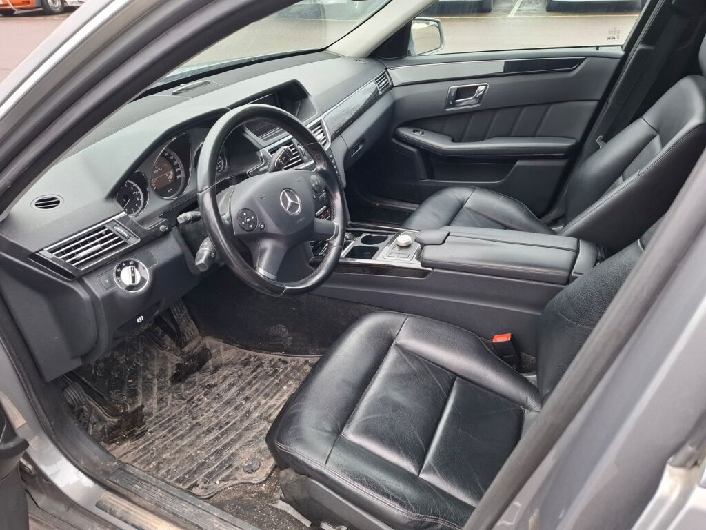 Mercedes-Benz E 2010 Harmaa