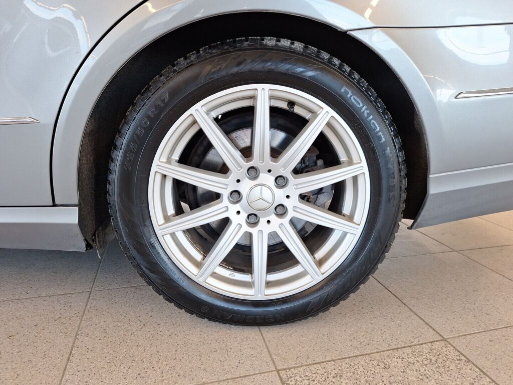 Mercedes-Benz E 2010 Harmaa