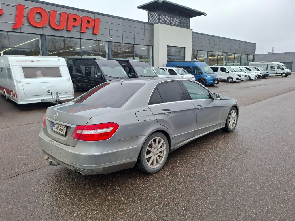 Mercedes-Benz E 2010 Harmaa