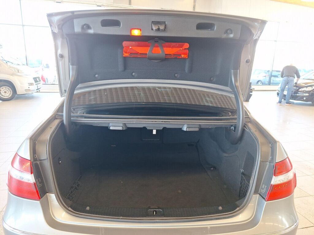 Mercedes-Benz E 2010 Harmaa
