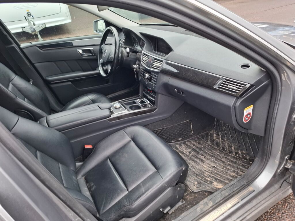 Mercedes-Benz E 2010 Harmaa
