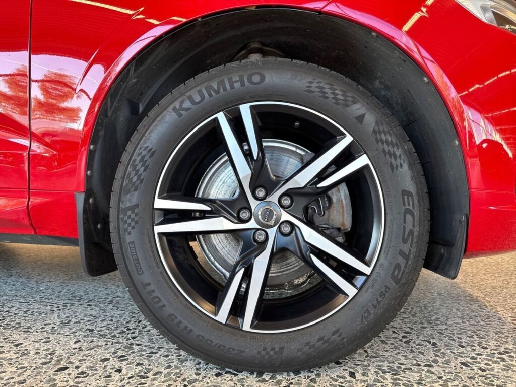 Volvo XC60 2018 Punainen