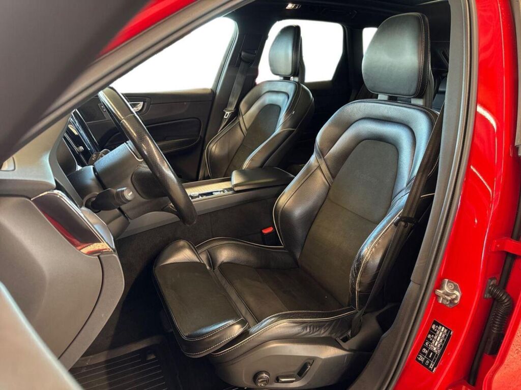 Volvo XC60 2018 Punainen