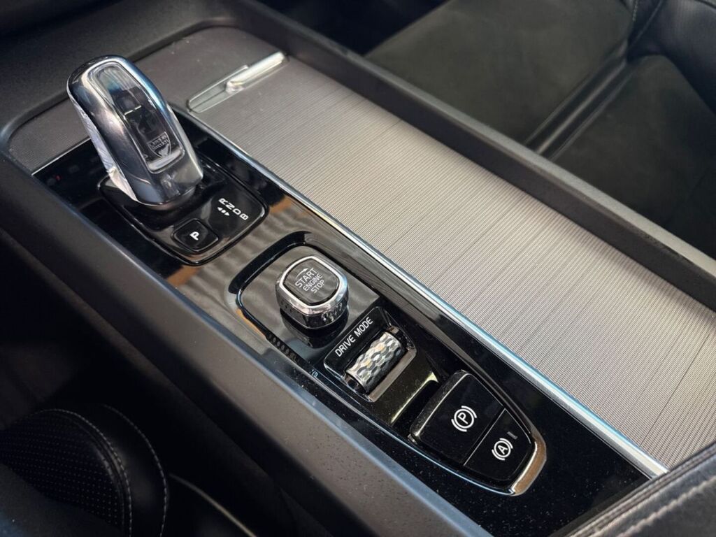 Volvo XC60 2018 Punainen