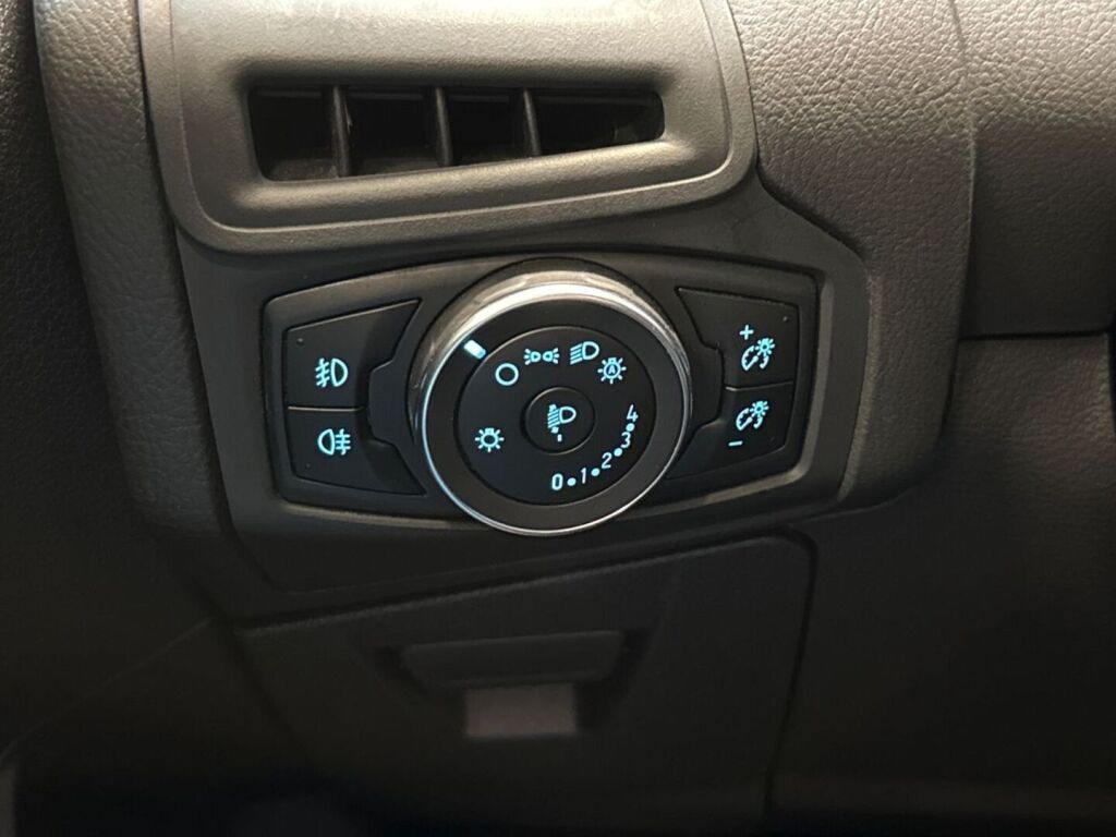 Ford Focus 2018 Musta