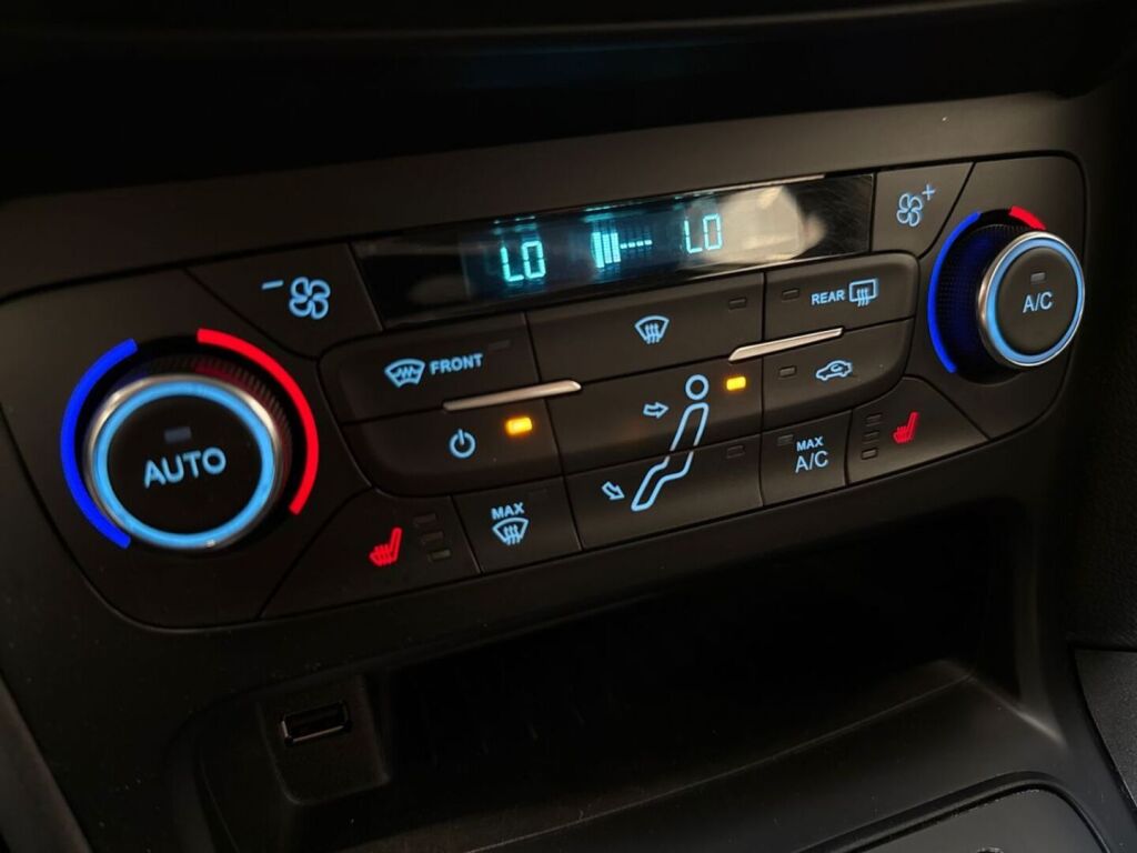 Ford Focus 2018 Musta