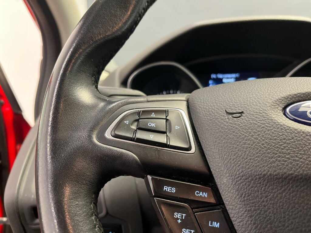 Ford Focus 2018 Punainen