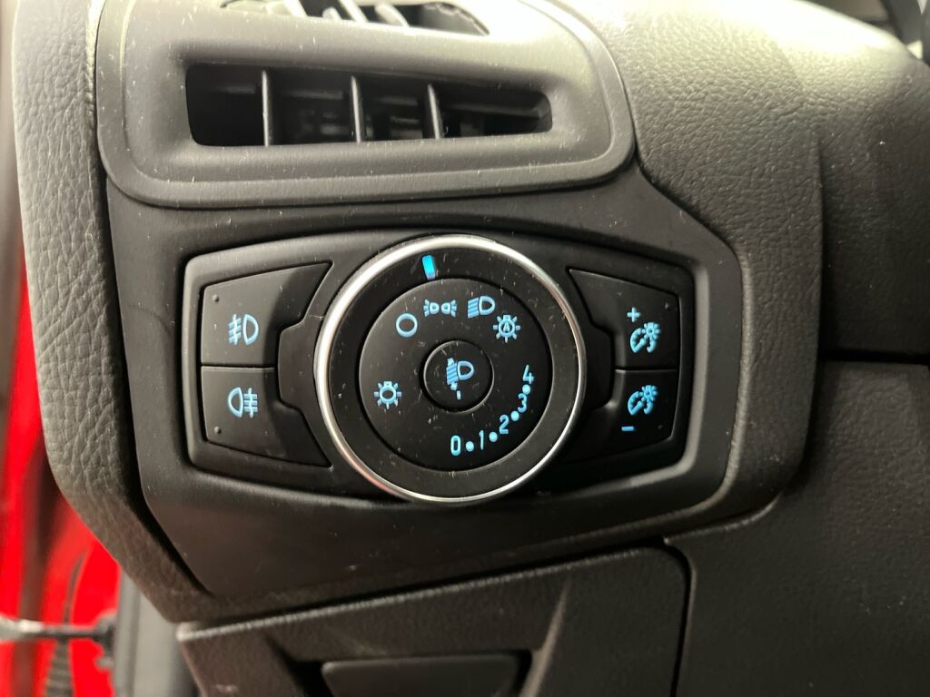 Ford Focus 2018 Punainen