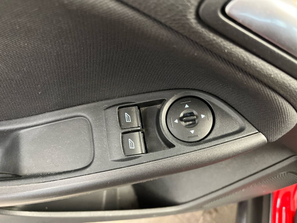 Ford Focus 2018 Punainen