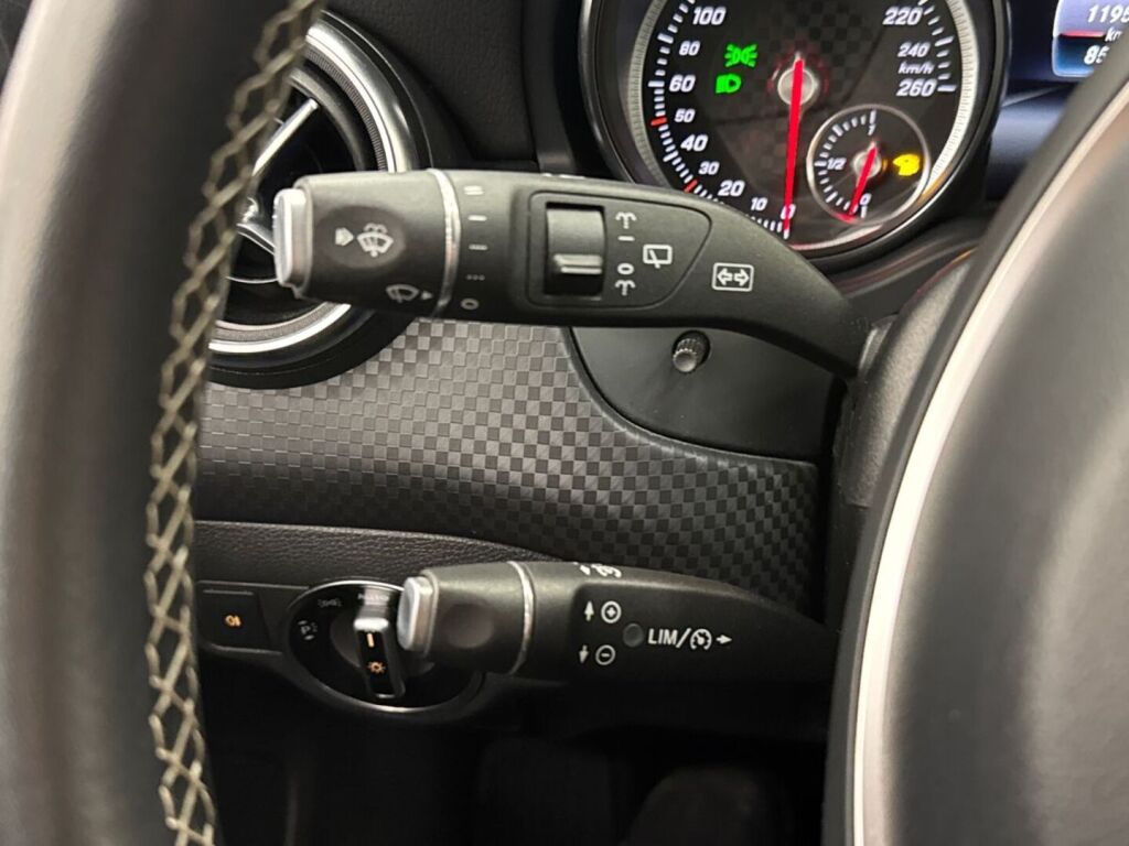 Mercedes-Benz A 2017 Musta