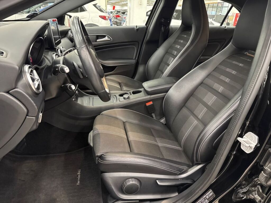 Mercedes-Benz A 2017 Musta