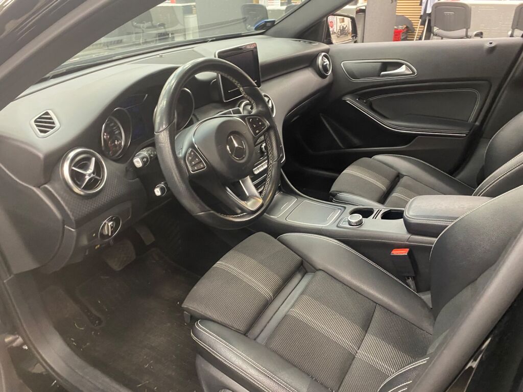 Mercedes-Benz A 2017 Musta