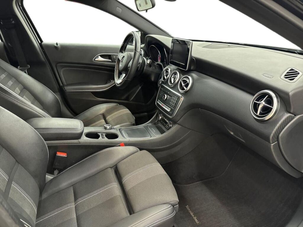 Mercedes-Benz A 2017 Musta