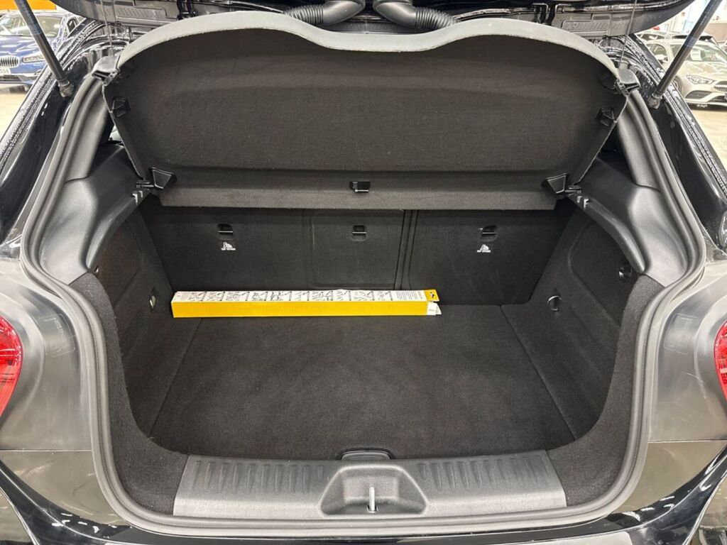 Mercedes-Benz A 2017 Musta