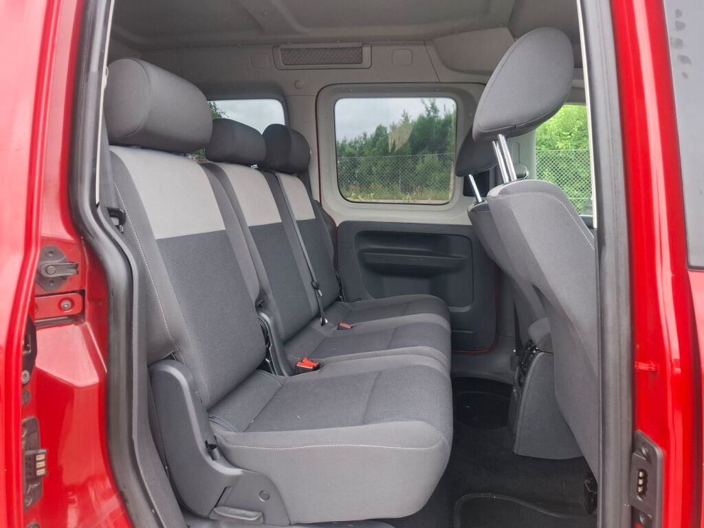 Volkswagen Caddy 2011 Punainen