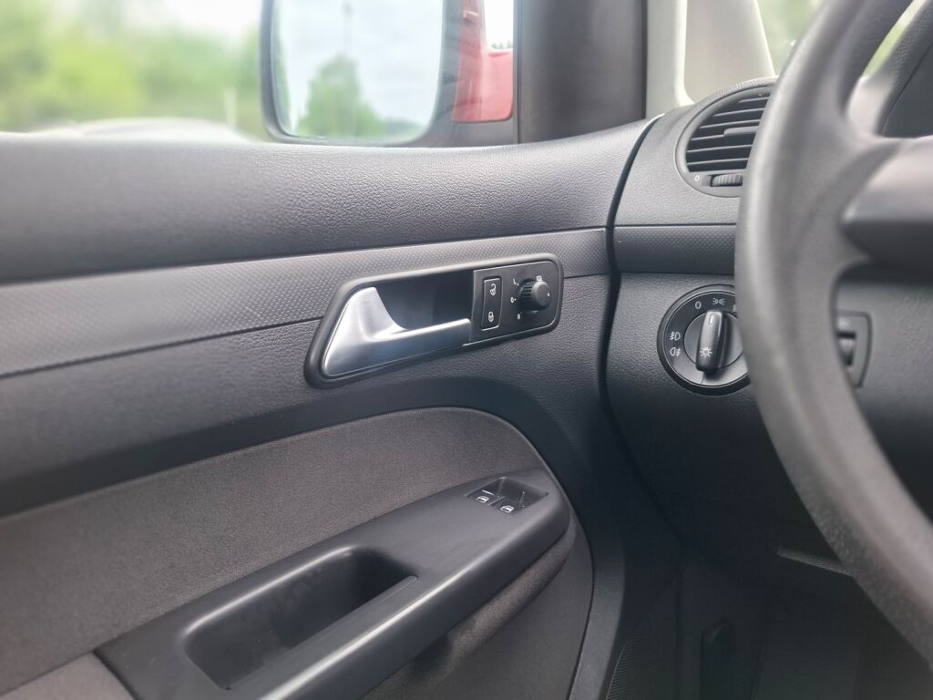 Volkswagen Caddy 2011 Punainen