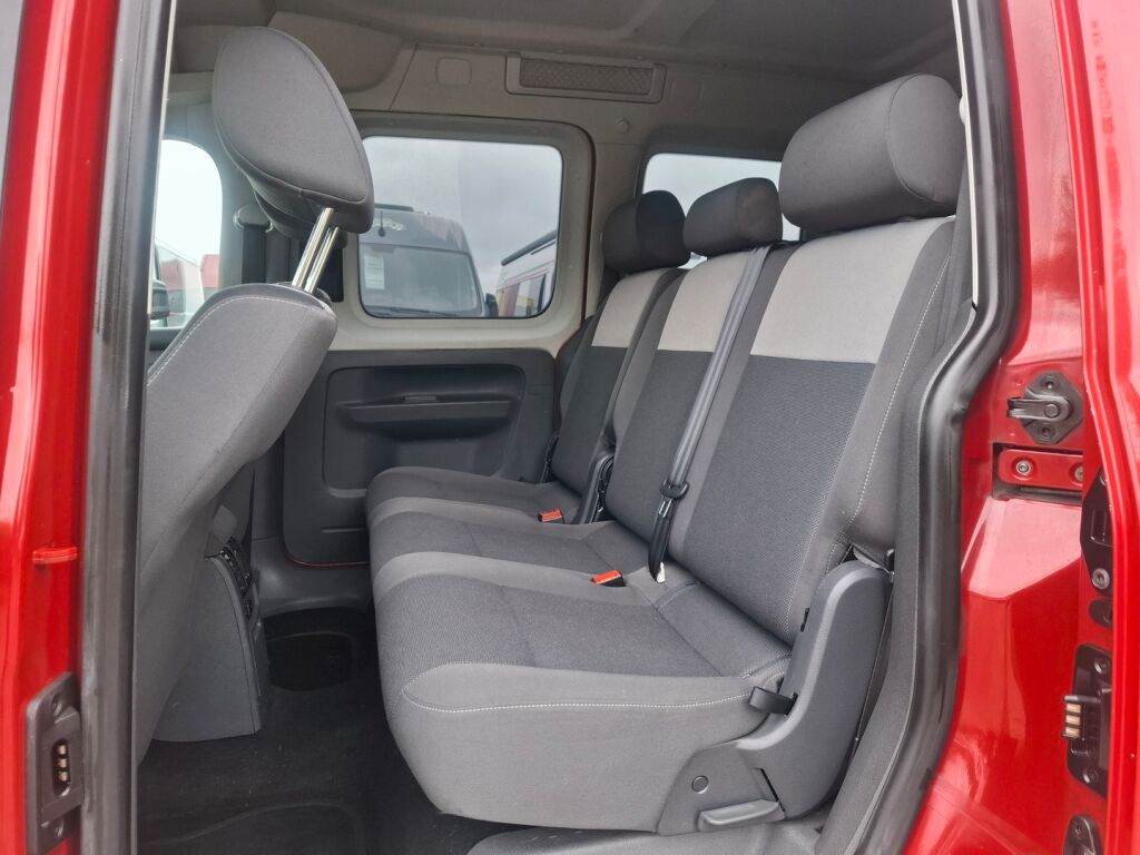 Volkswagen Caddy 2011 Punainen