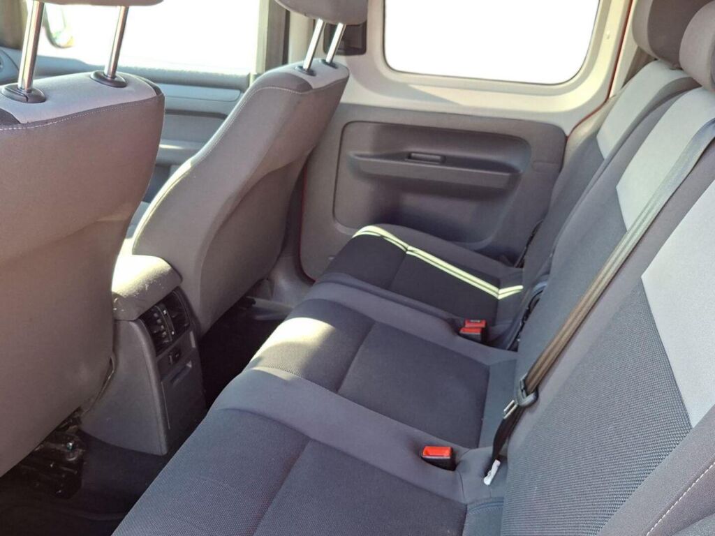 Volkswagen Caddy 2011 Punainen