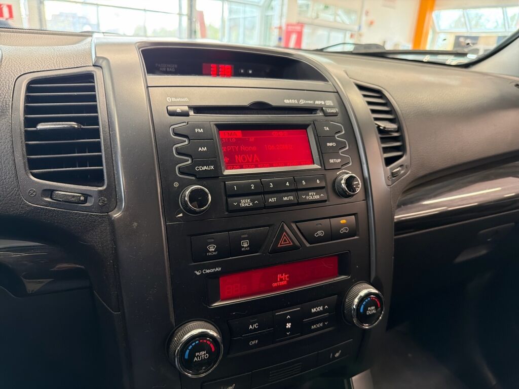 Kia Sorento 2011 Musta