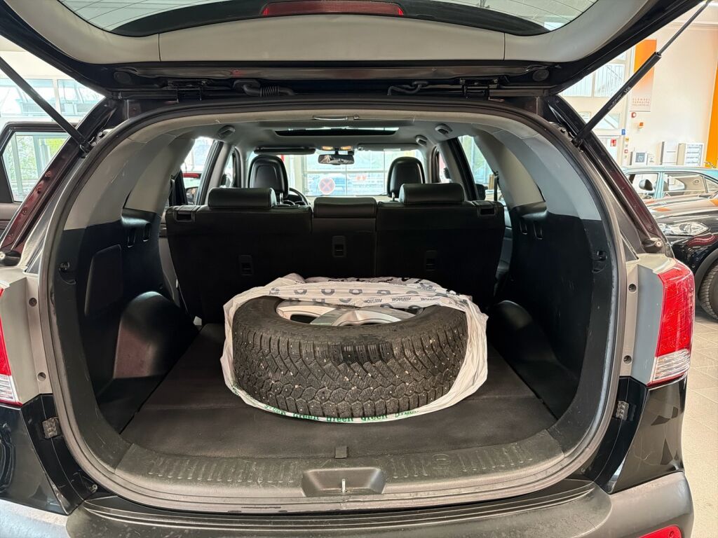 Kia Sorento 2011 Musta
