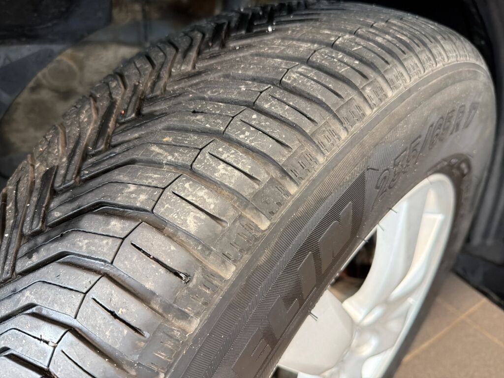 Kia Sorento 2011 Musta