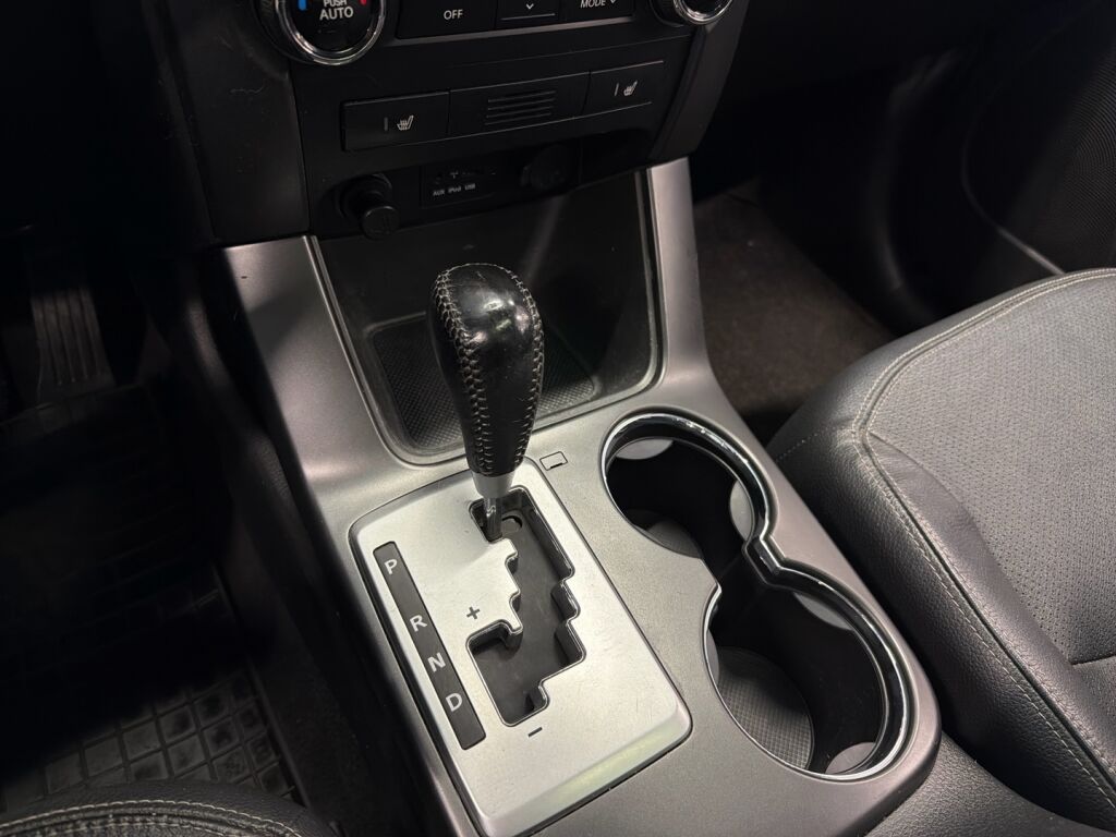 Kia Sorento 2011 Musta