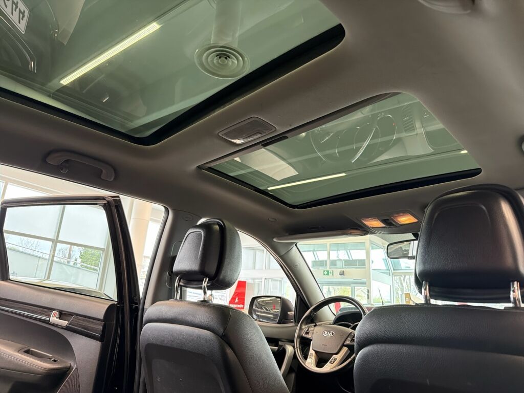Kia Sorento 2011 Musta