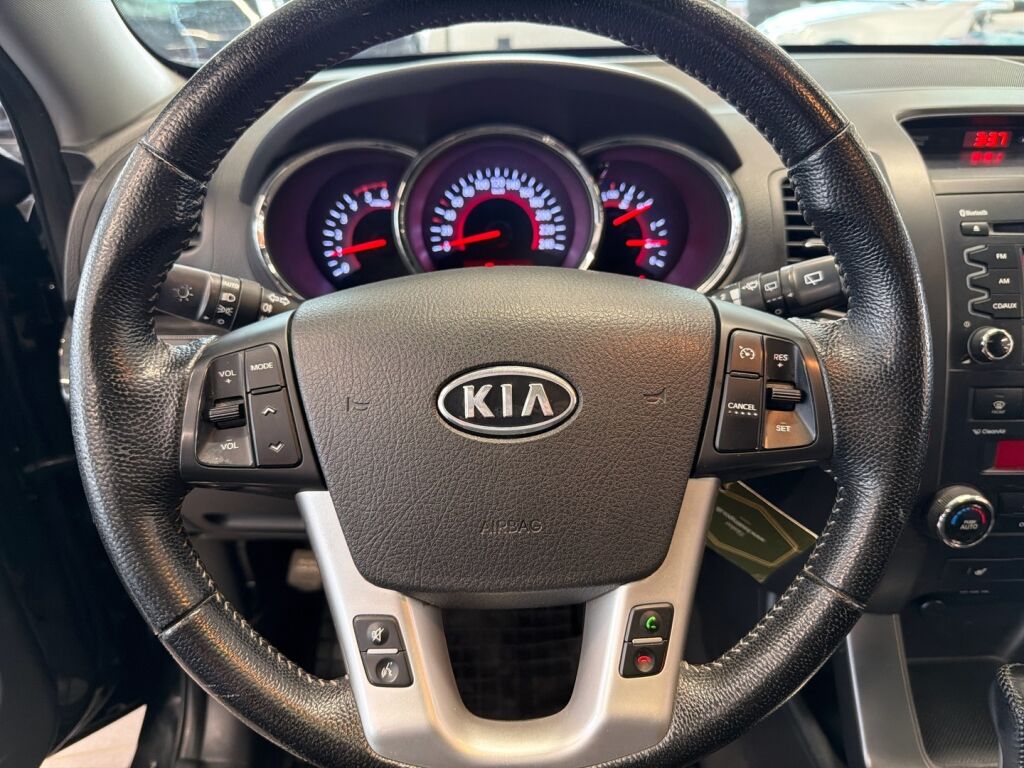Kia Sorento 2011 Musta