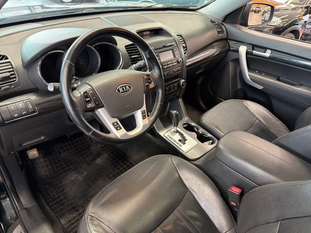 Kia Sorento 2011 Musta