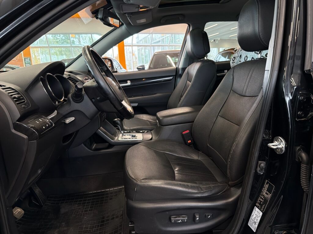 Kia Sorento 2011 Musta