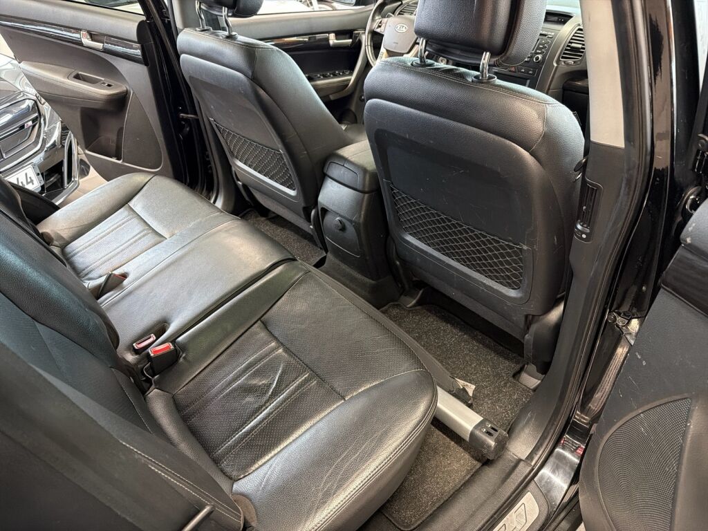 Kia Sorento 2011 Musta