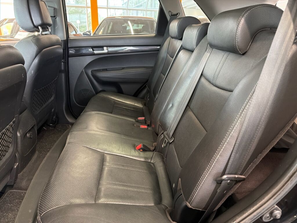 Kia Sorento 2011 Musta