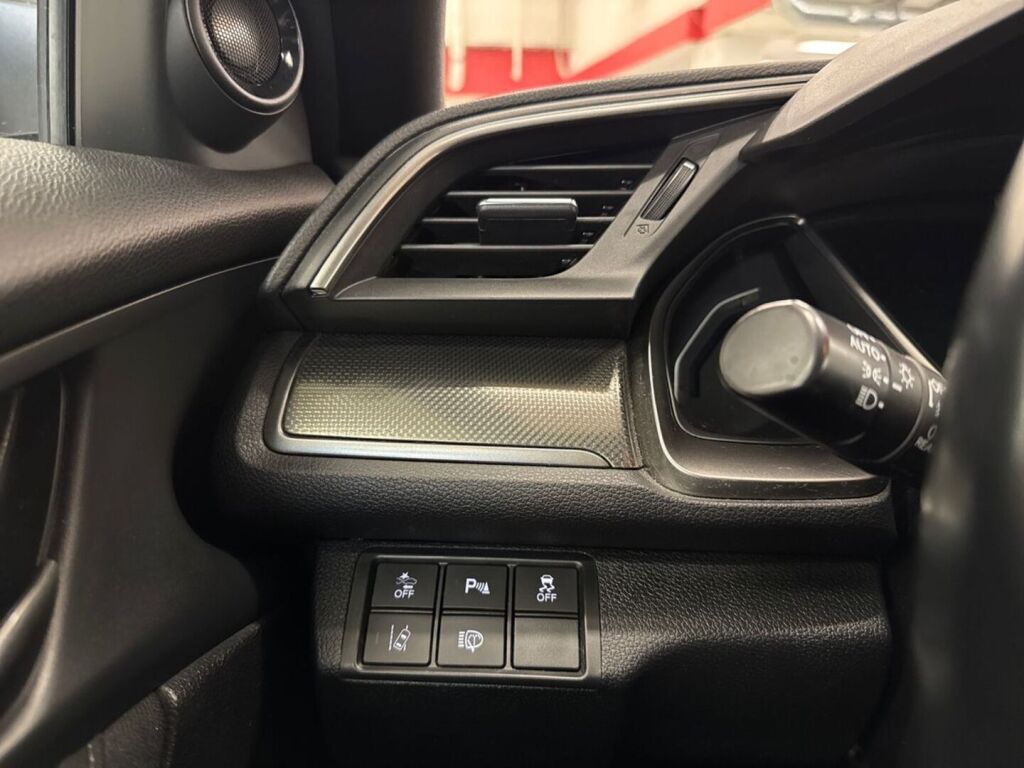 Honda Civic 2018 Valkoinen