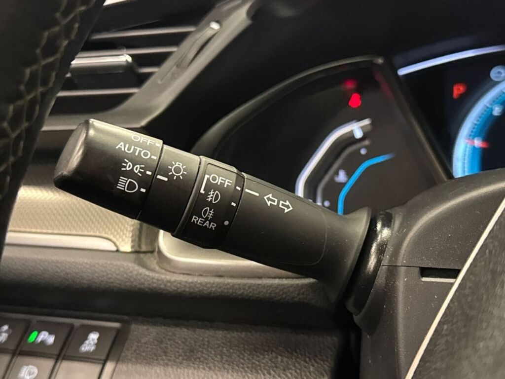 Honda Civic 2018 Valkoinen