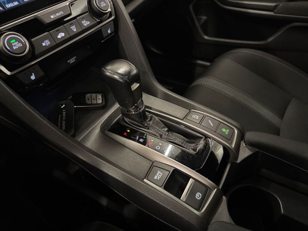 Honda Civic 2018 Valkoinen