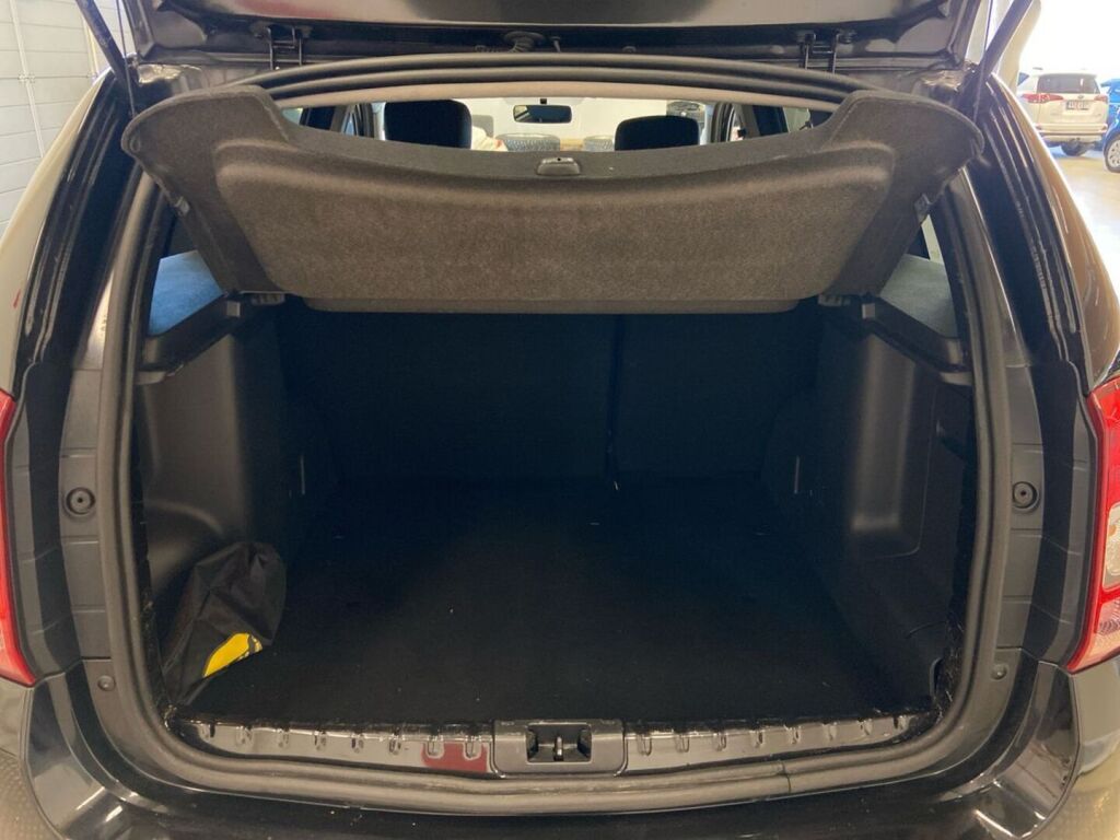 Dacia Duster 2017 Musta