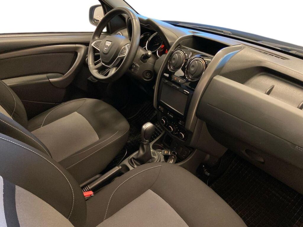 Dacia Duster 2017 Musta